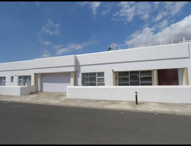 3 BEDROOM HOUSE RENTED IN CAYMAN BEACH